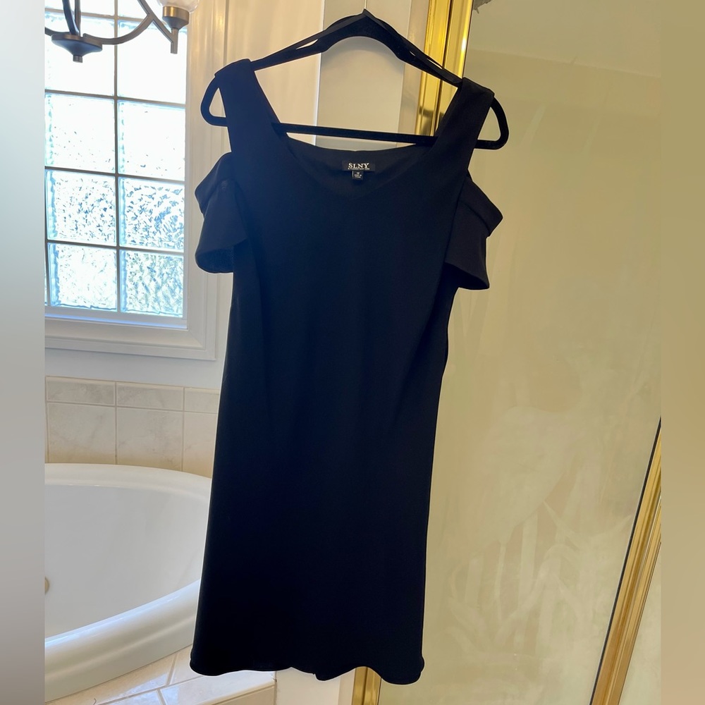 SLNY black coal shoulder cocktail dress